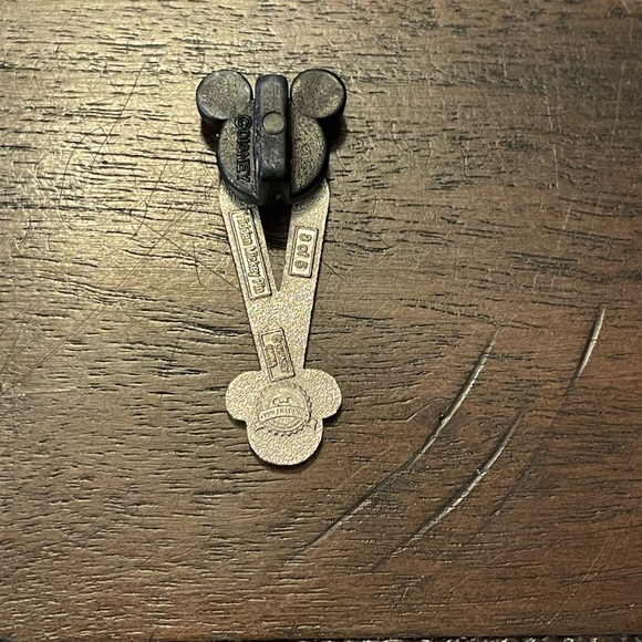 DISNEY TRADING PIN MICKEY MOUSE PINK RIBBON PIN ORIG - Picture 2 of 3